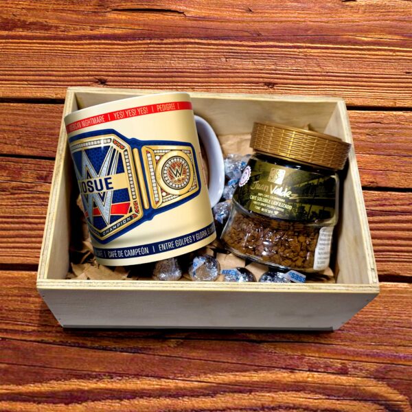 WWE - Regalo con taza cinturon Campeón Indiscutido personalizada